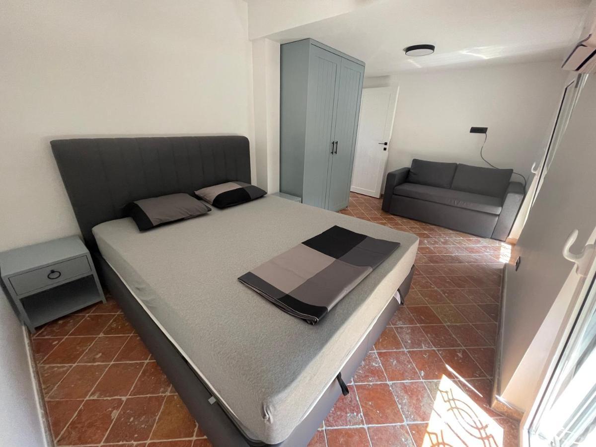 Modern Waterfront 3-Bed Apartment Donja Kostanjica Zewnętrze zdjęcie